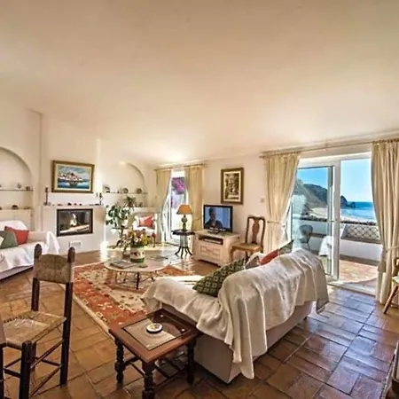 Sleeps 5 Air Con Wifi