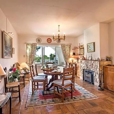 Sleeps 5 Air Con Wifi *
